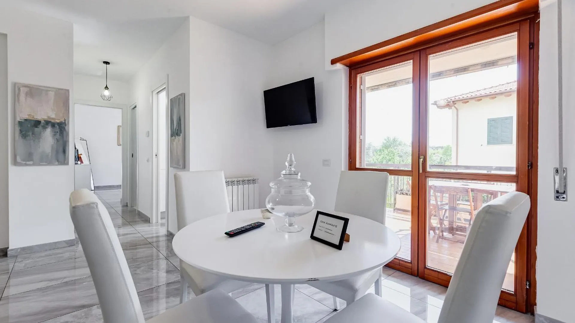 Casa Diamante Appartamento تْشامبينو شقة
