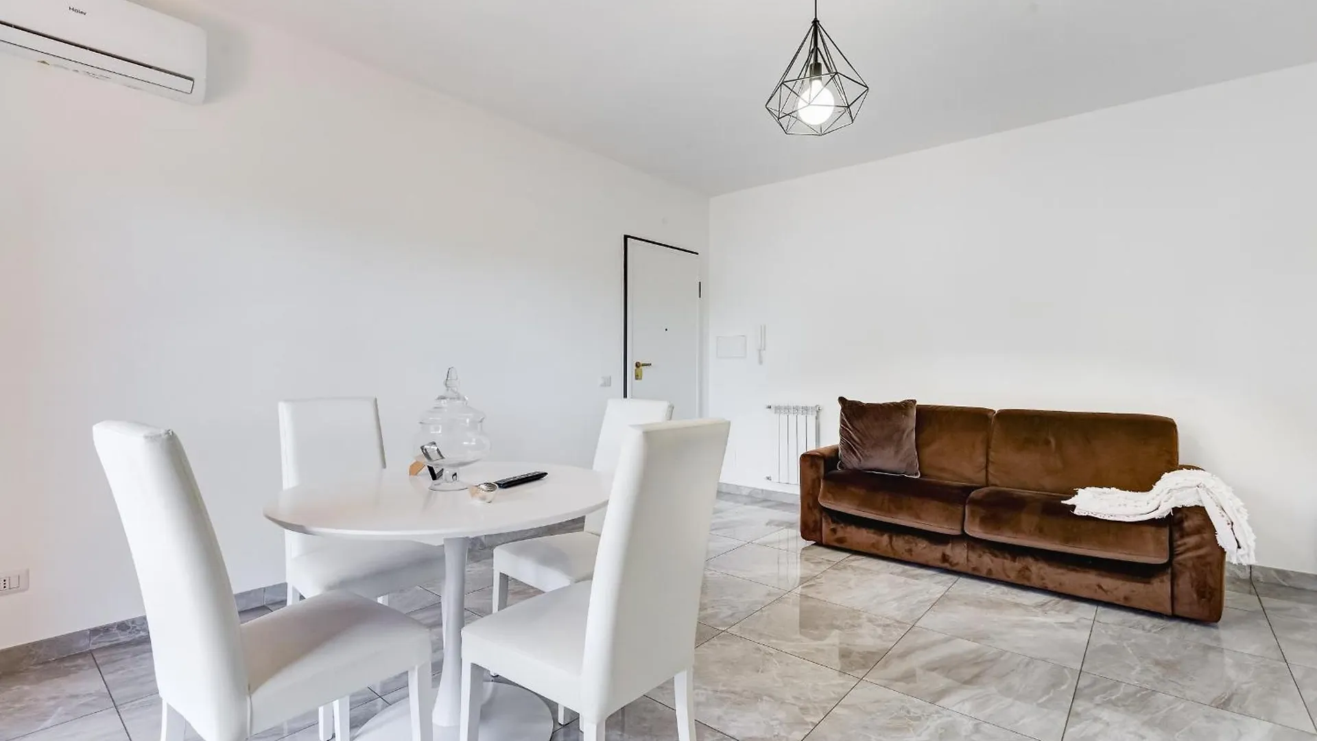 شقة Casa Diamante Appartamento تْشامبينو