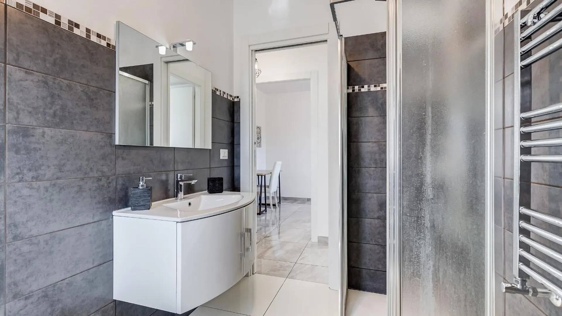 Casa Diamante Appartamento تْشامبينو شقة